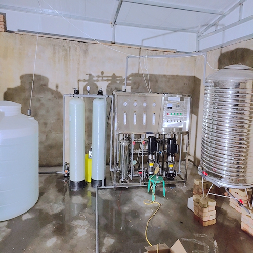 河南南阳新界涂料厂1吨双级反渗透设备